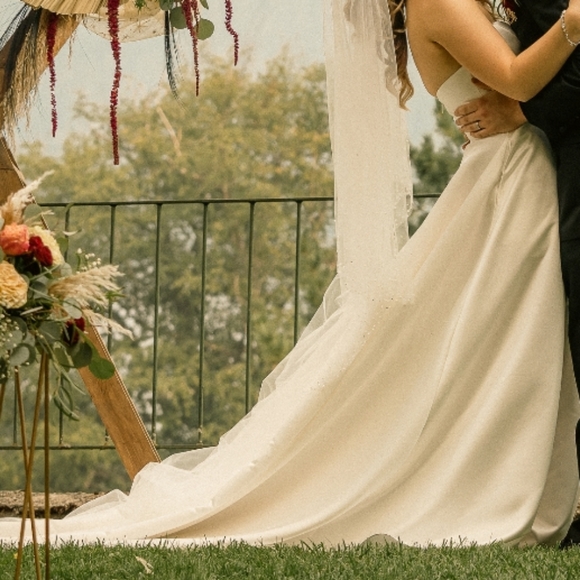 Calla Blanche L'Amour Tristan Wedding Dress - Picture 4 of 8